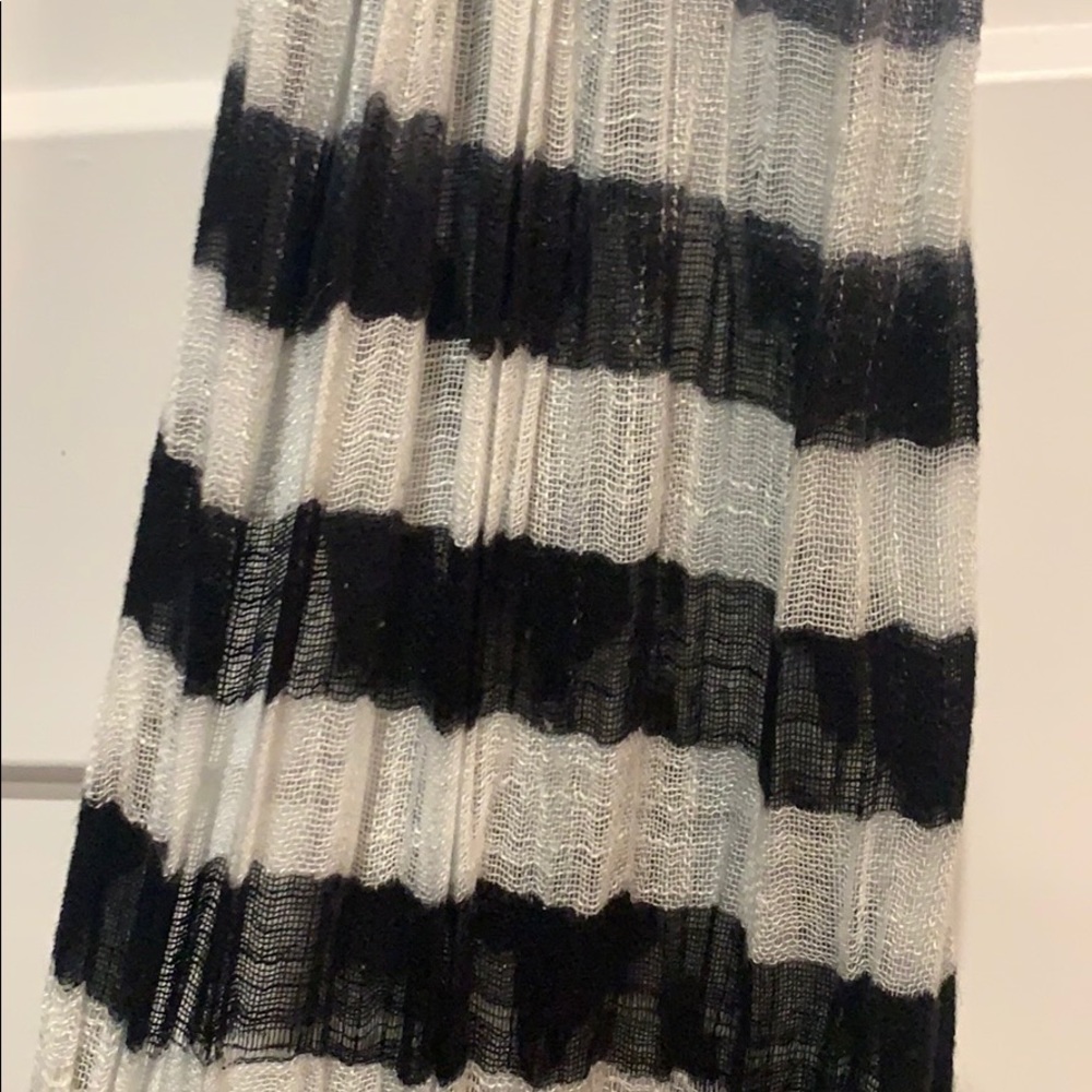 Black n gray striped scarf